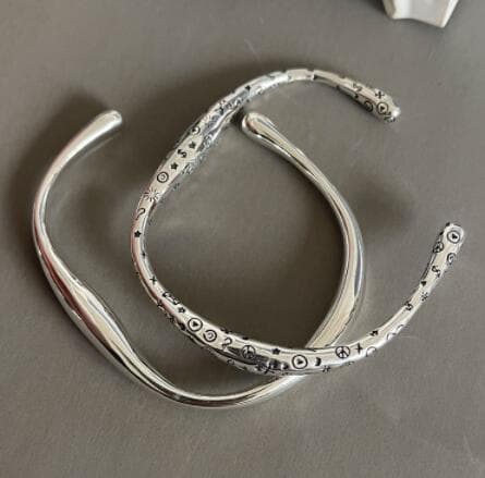 バングル 刻印デザインバングル シルバー調アクセサリー
