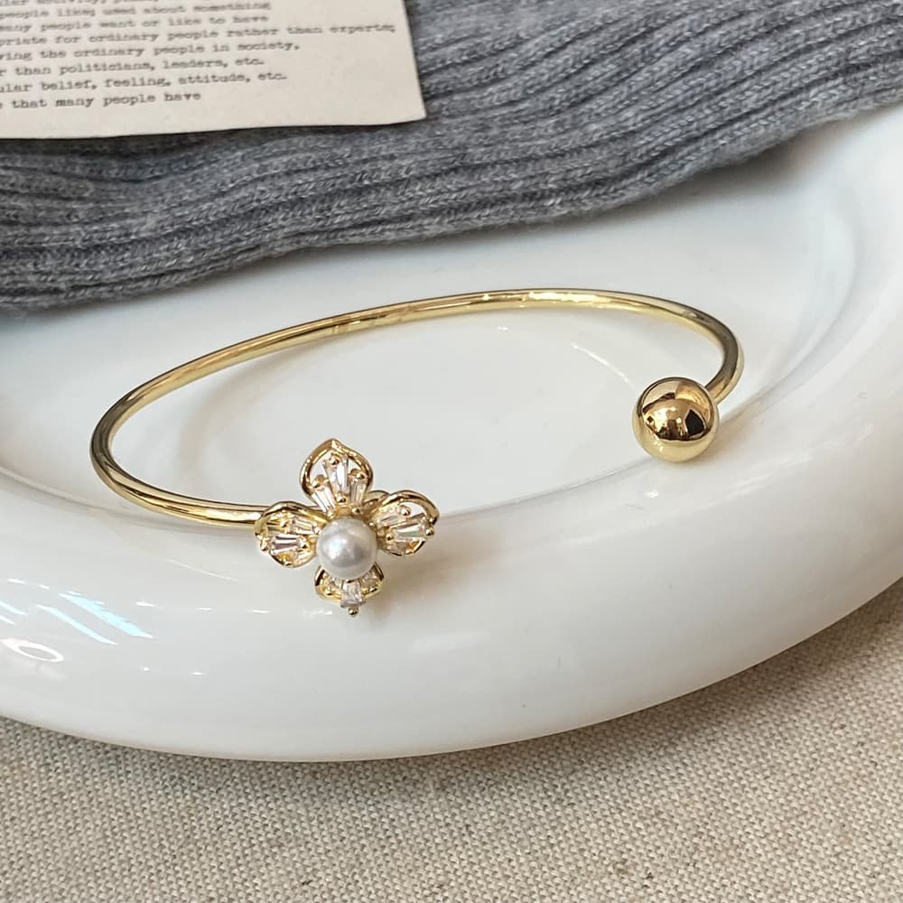 バングル パール花モチーフ開口式バングル上品レディース腕輪 ゴールド