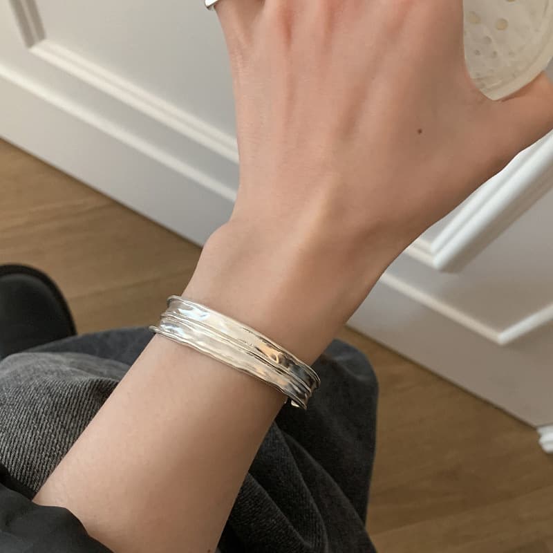 バングル 波紋デザイン上品バングル女性用 シルバー